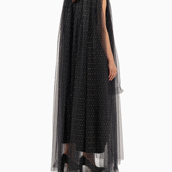 Model wears Black Wedding Abaya