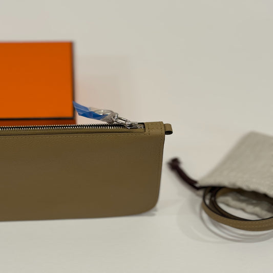 Brand New Zipengo To Go Clutch in Étoupe Evercolor Calfskin